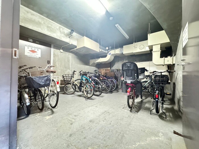 物件外観写真3　(駐輪場)