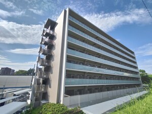 ﾌｧｰｽﾄﾌｨｵｰﾚ江坂ｶﾞｰﾃﾞﾝ(402)外観写真