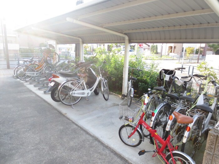 物件外観写真6　(駐輪場)