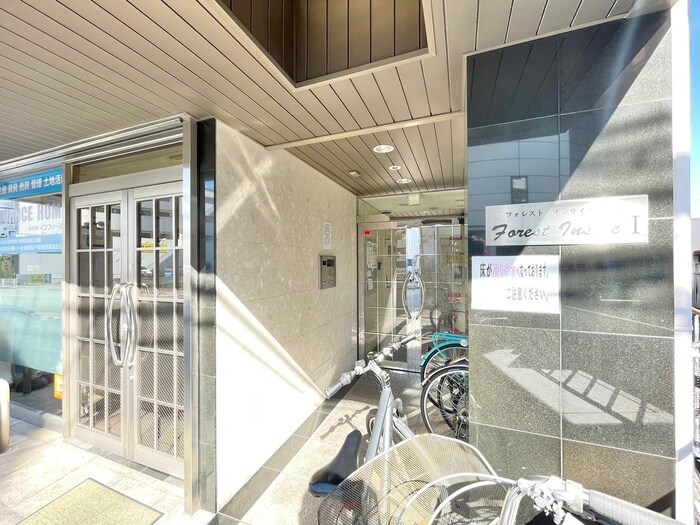 物件外観写真3　(エントランス部分)