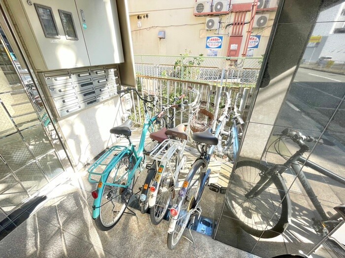 物件外観写真4　(駐輪場)