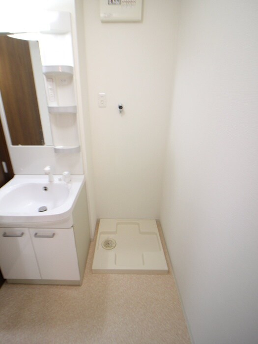 物件内観写真16　(洗濯機置場)