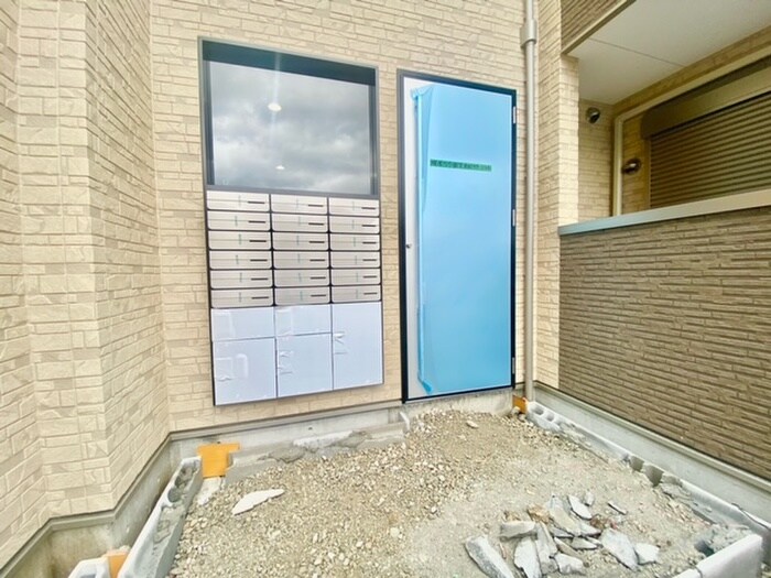 物件外観写真6　(エントランス部分)
