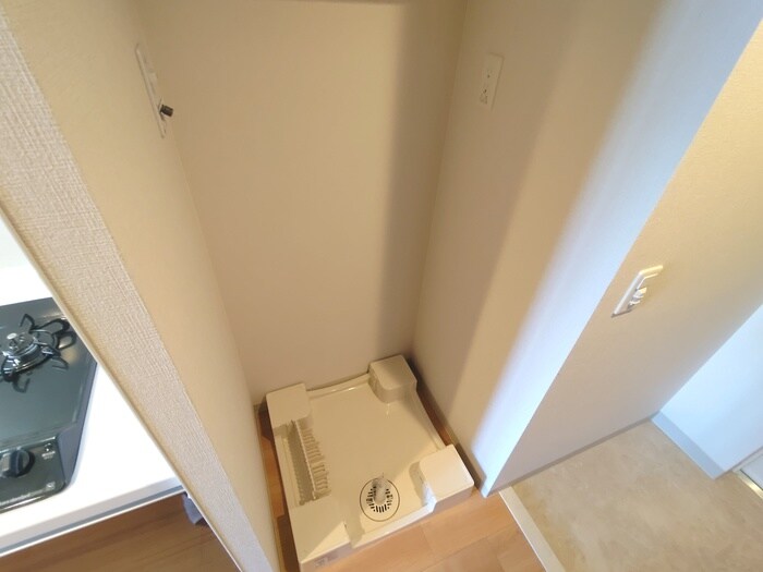 物件内観写真10　(洗濯機置場)