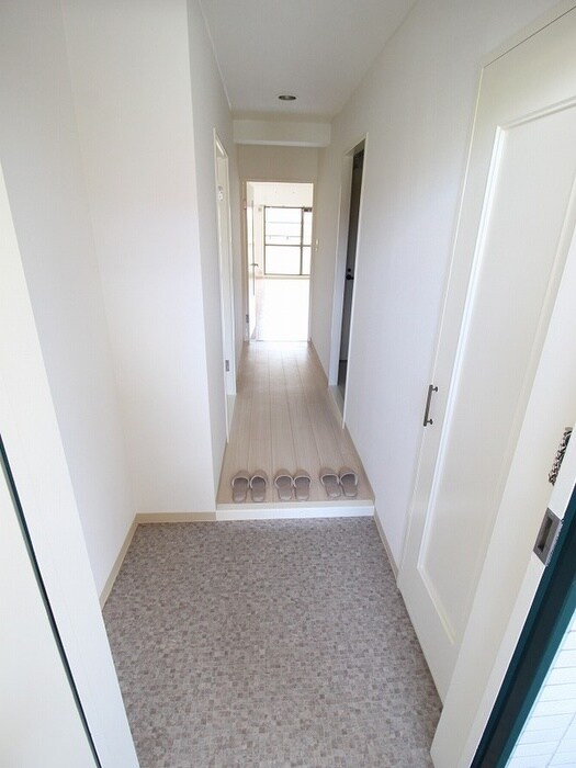 物件内観写真7　(玄関)