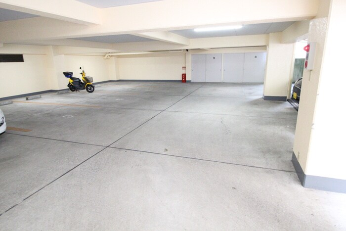 物件外観写真4　(駐車場)