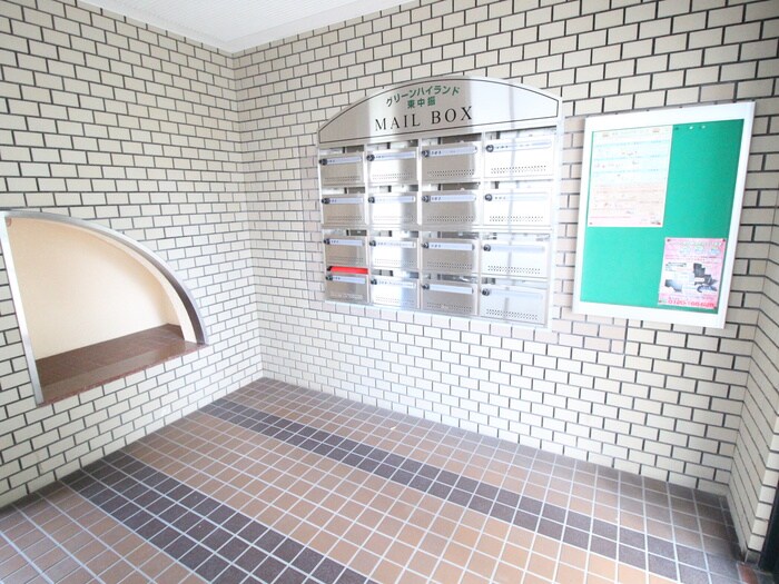 物件外観写真5　(エントランス部分)