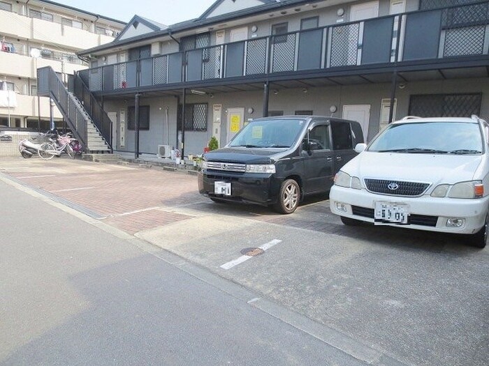 物件外観写真3　(駐車場)