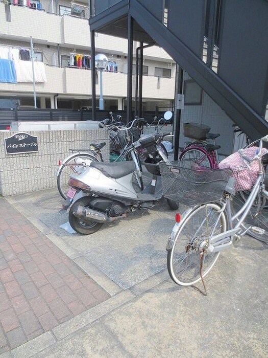 物件外観写真4　(駐輪場)