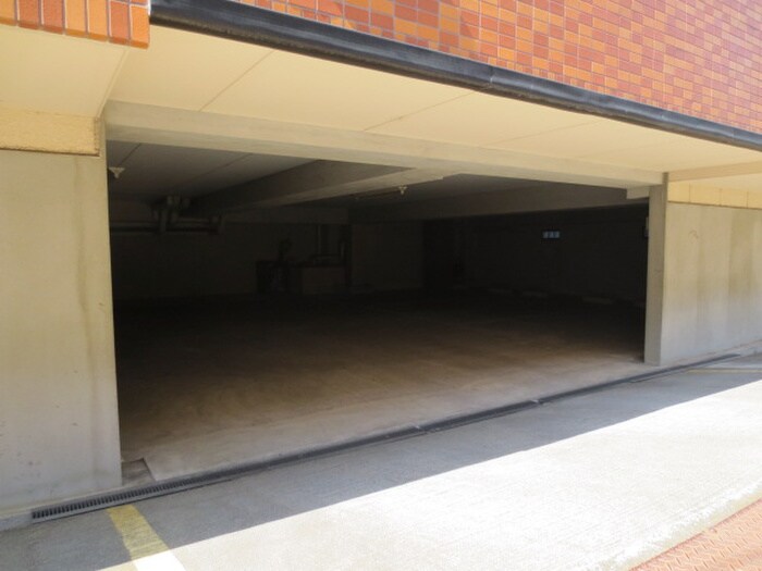 物件外観写真4　(駐車場)