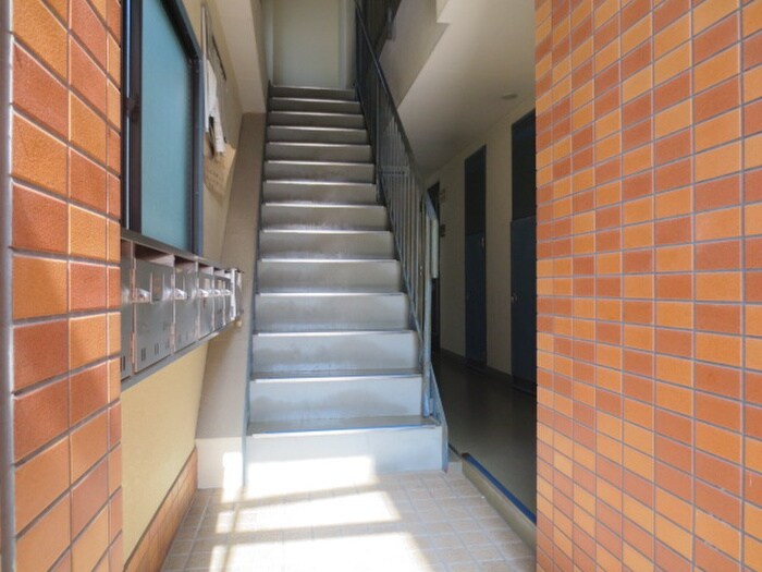 物件外観写真5　(エントランス部分)