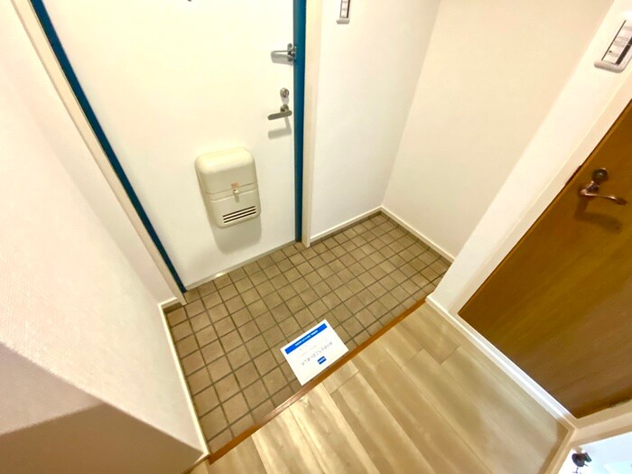 物件内観写真18　(玄関)