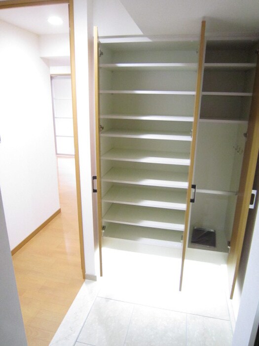 物件内観写真8　(靴箱)