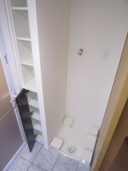 物件内観写真11　(洗濯機置場)