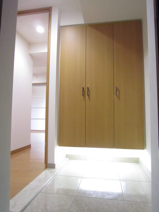 物件内観写真17　(玄関)