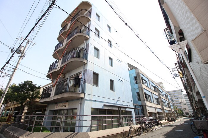 物件外観写真4　(エントランス部分)