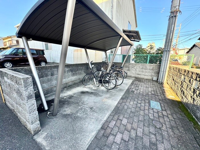 物件外観写真6　(駐輪場)