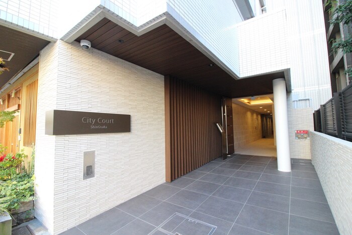 物件外観写真2　(エントランス部分)