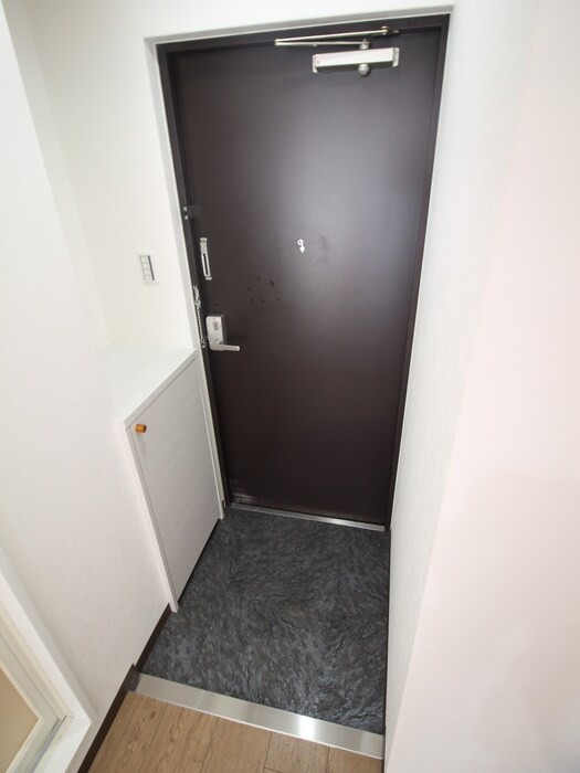 物件内観写真7　(玄関)