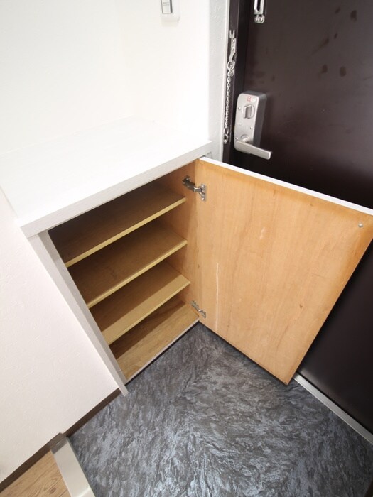 物件内観写真8　(靴箱)