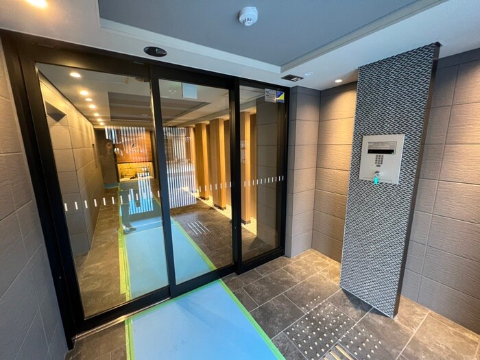 物件外観写真4　(エントランス部分)