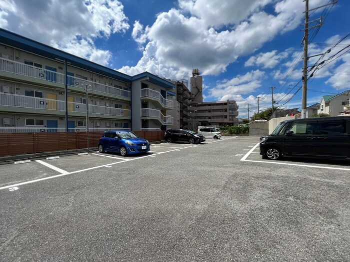 物件外観写真2　(駐車場)