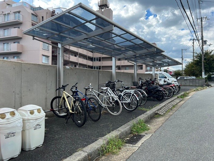物件外観写真3　(駐輪場)