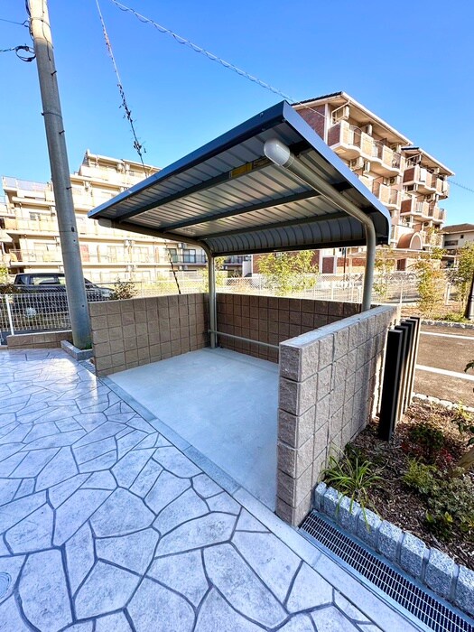 物件外観写真3　(駐輪場)