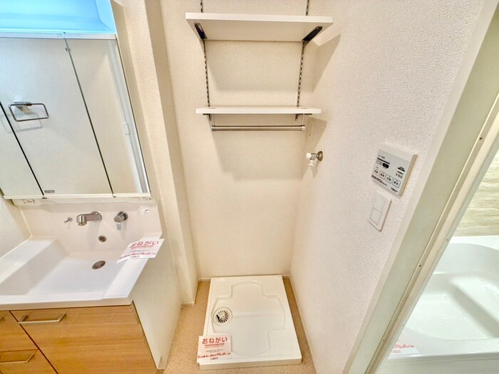 物件内観写真14　(洗濯機置場)