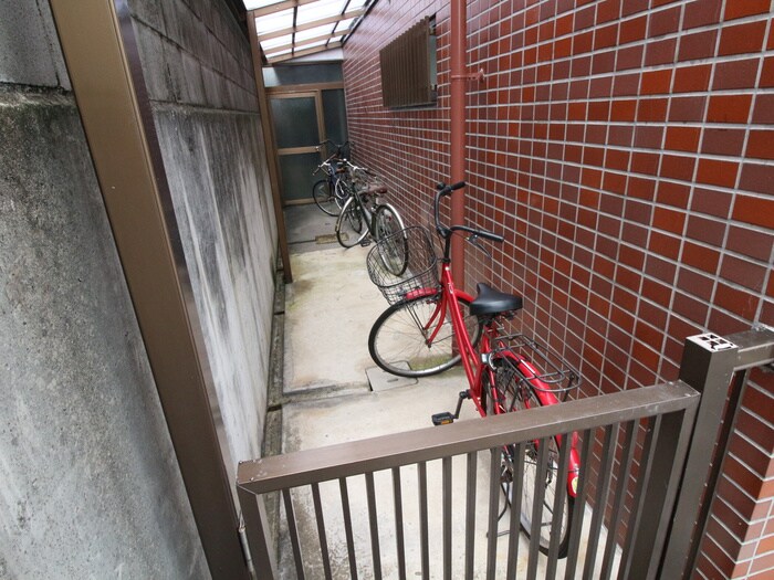 物件外観写真6　(駐輪場)