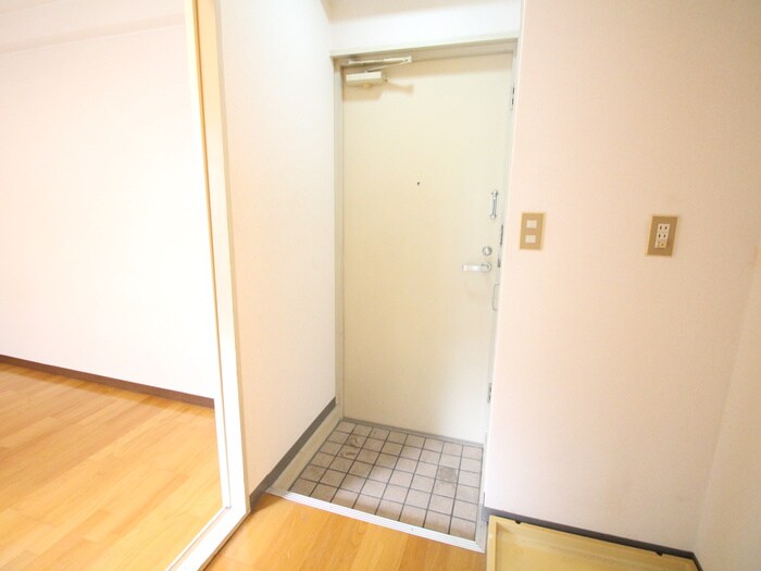 物件内観写真15　(玄関)