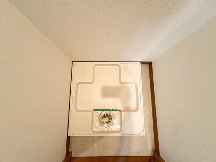 物件内観写真12　(洗濯機置場)