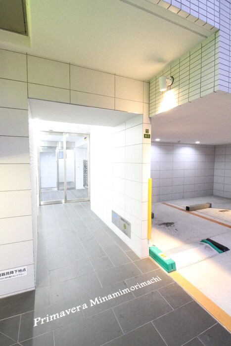 物件外観写真4　(エントランス部分)