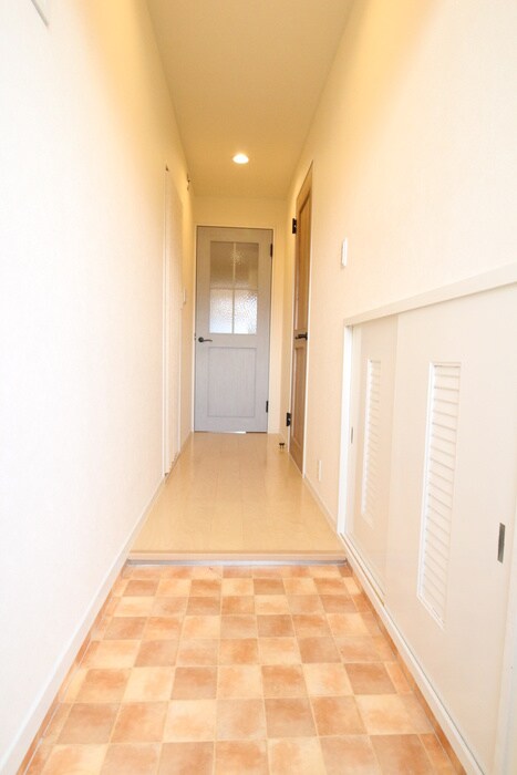 物件内観写真4　(玄関)