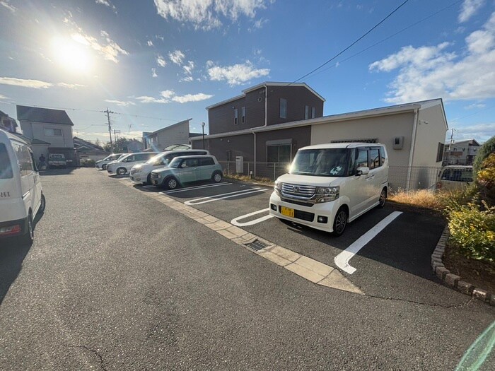 物件外観写真3　(駐車場)