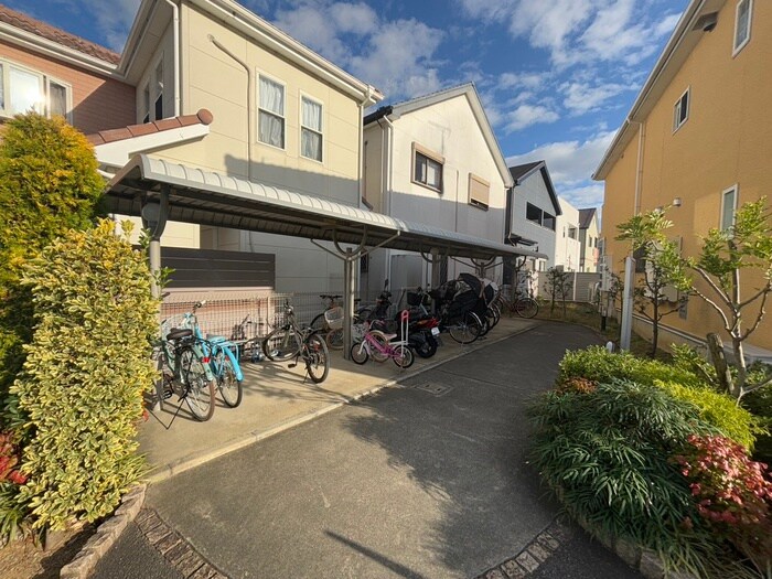 物件外観写真4　(駐輪場)