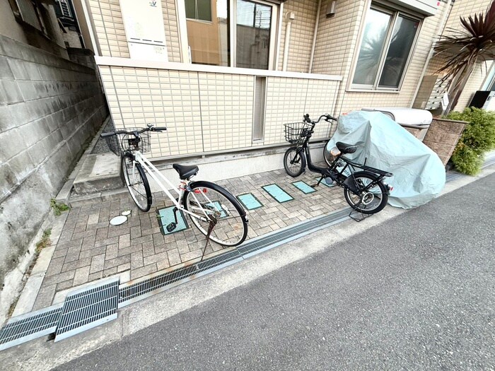 物件外観写真3　(駐輪場)