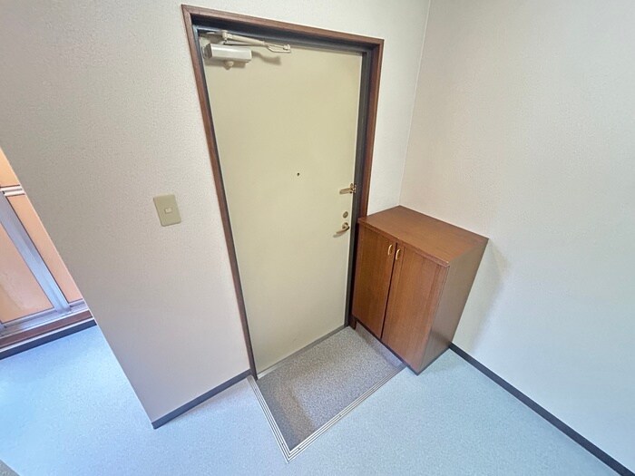 物件内観写真13　(玄関)