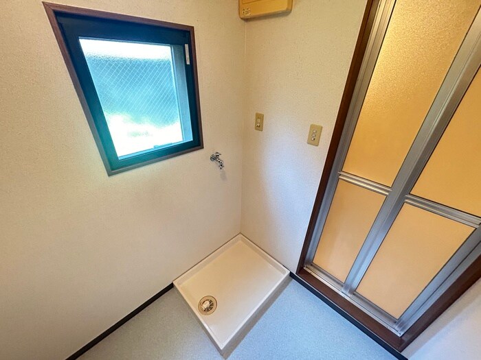 物件内観写真15　(洗濯機置場)