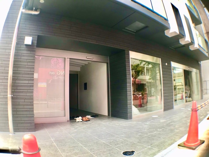 物件外観写真2　(エントランス部分)