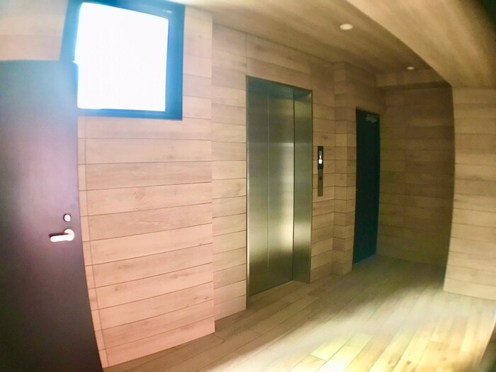 物件外観写真6　(エントランス部分)