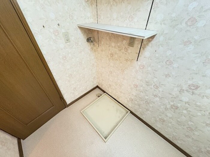 物件内観写真14　(洗濯機置場)