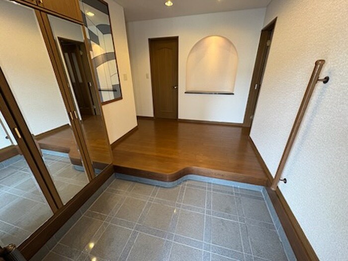 物件内観写真22　(玄関)