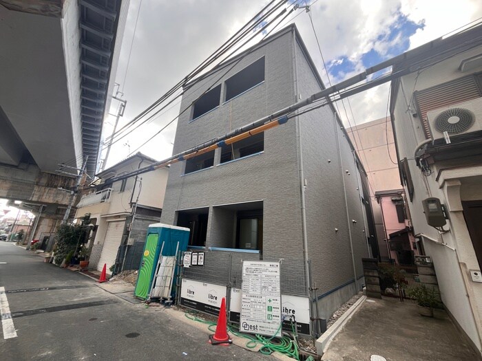 物件外観写真1　(建築中)