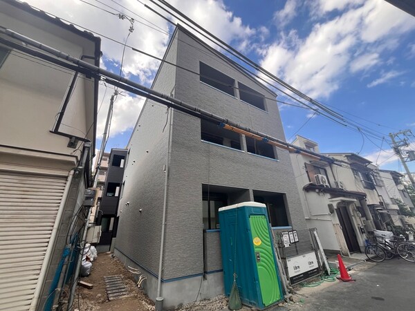建築中
