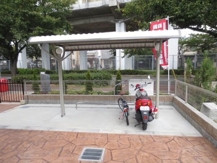 物件外観写真3　(駐輪場)