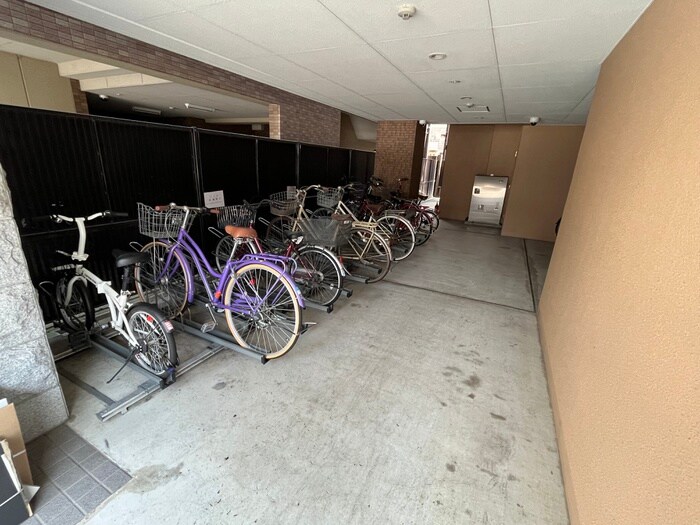 物件外観写真3　(駐輪場)