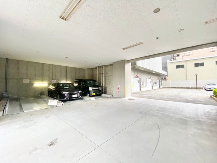 物件外観写真4　(駐車場)