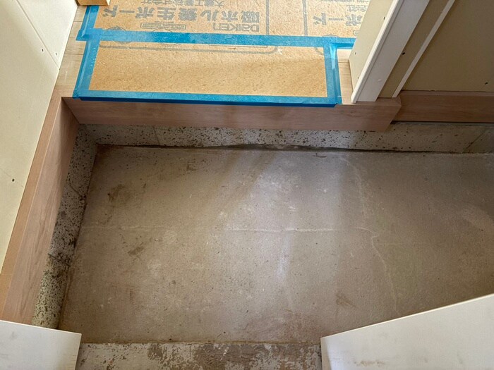 物件内観写真11　(玄関)