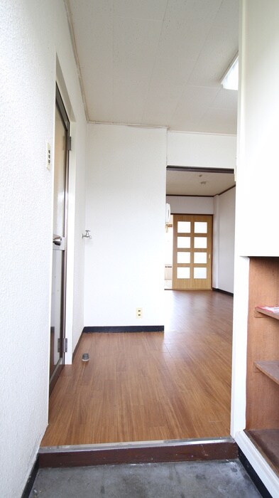 物件内観写真8　(玄関)